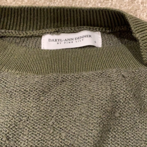 Brand New, Pink Lily Crew Neck sweater - Picture 2 of 2